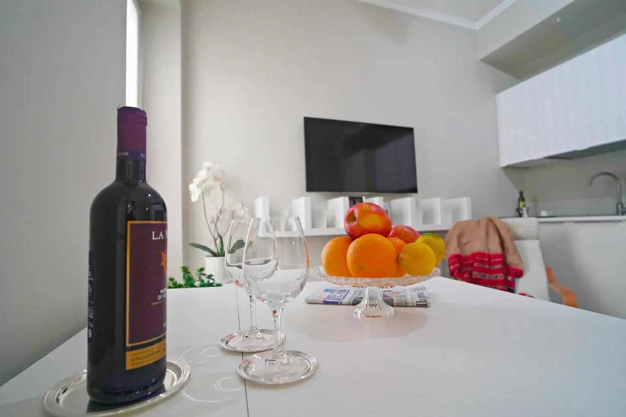 Chic 1Bdr With Shared Terrace Steps From Duomo By Rentopolis Milano