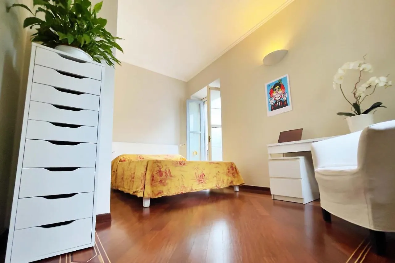 Chic 1Bdr With Shared Terrace Steps From Duomo By Rentopolis Milano 0*,