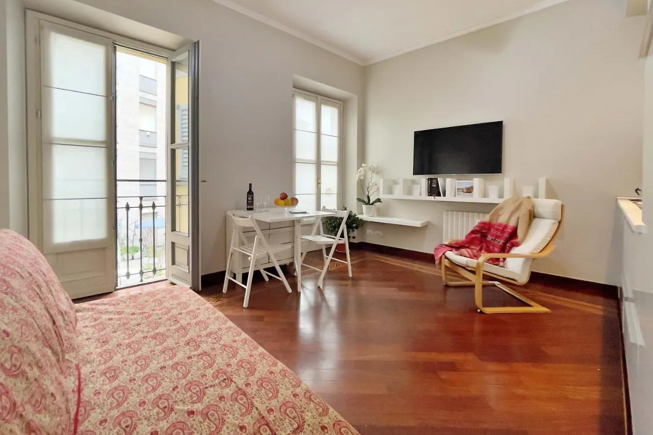 Chic 1Bdr With Shared Terrace Steps From Duomo By Rentopolis ميلان