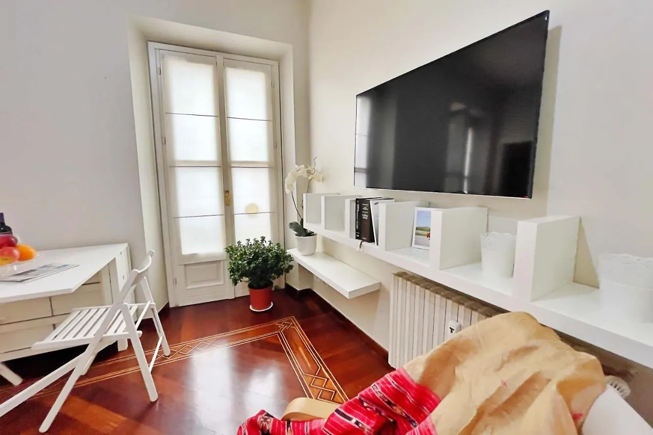 Chic 1Bdr With Shared Terrace Steps From Duomo By Rentopolis ميلان شقة