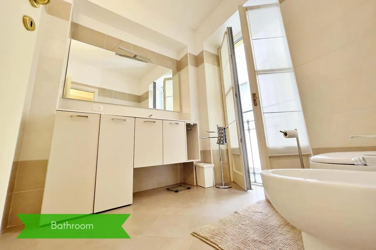 Chic 1Bdr With Shared Terrace Steps From Duomo By Rentopolis ميلان 0*,